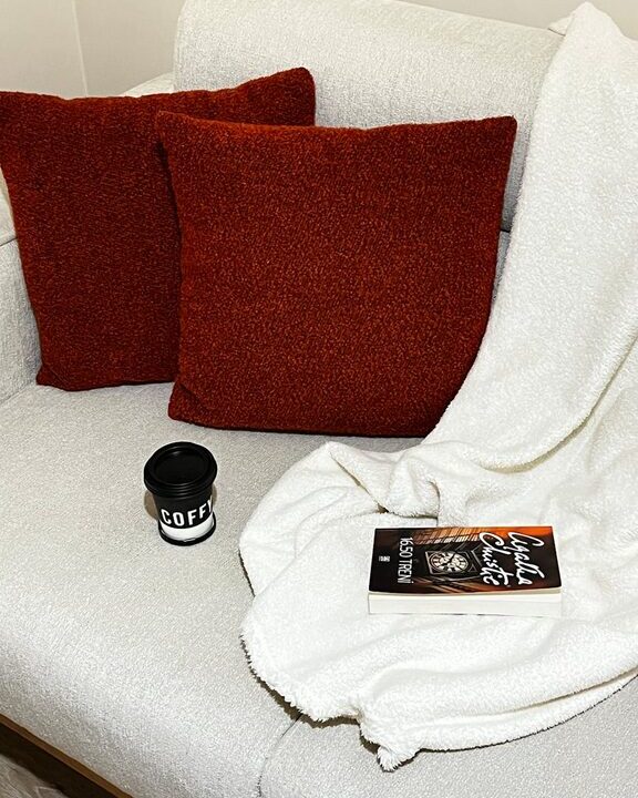 How to Create a Cozy and Inviting Living Room Space